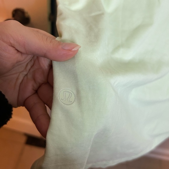 Lululemon Key Lime Green Men’s Tee - Picture 3 of 3